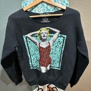 Hemmed neck vintage Black Sweatshirt with Marilyn Monroe Graphic Print small